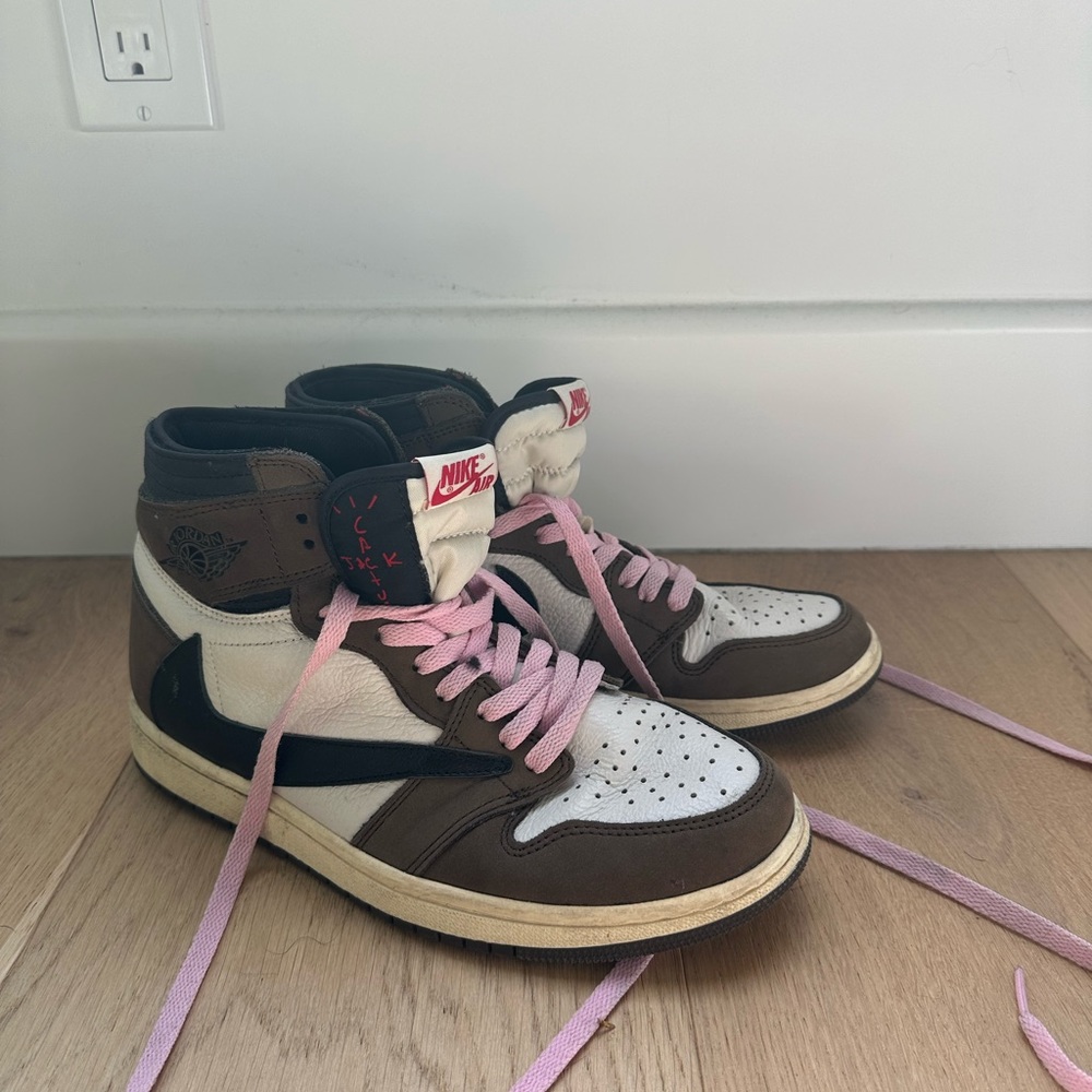 Travis Scott x Jordan 1
